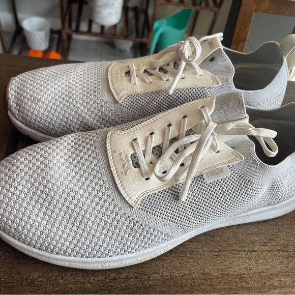 Men’s Golf Shoes - Picture 1 of 3